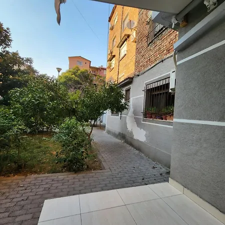 21 Dhjetori Cozy Private Bath & Mini Bar Inn *