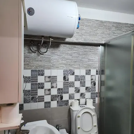 21 Dhjetori Cozy Private Bath & Mini Bar * Tirana