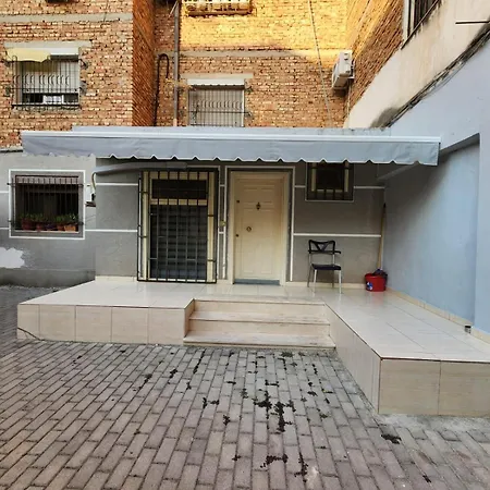 21 Dhjetori Cozy Private Bath & Mini Bar Tirana